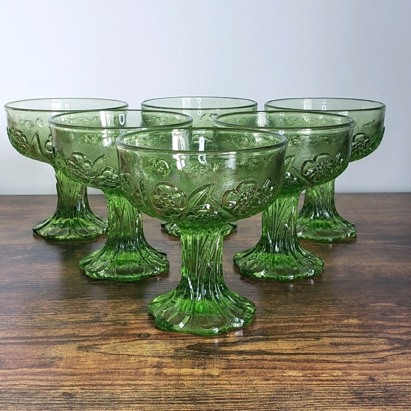 Vintage Green Floral Pedestal Pattern Glasses